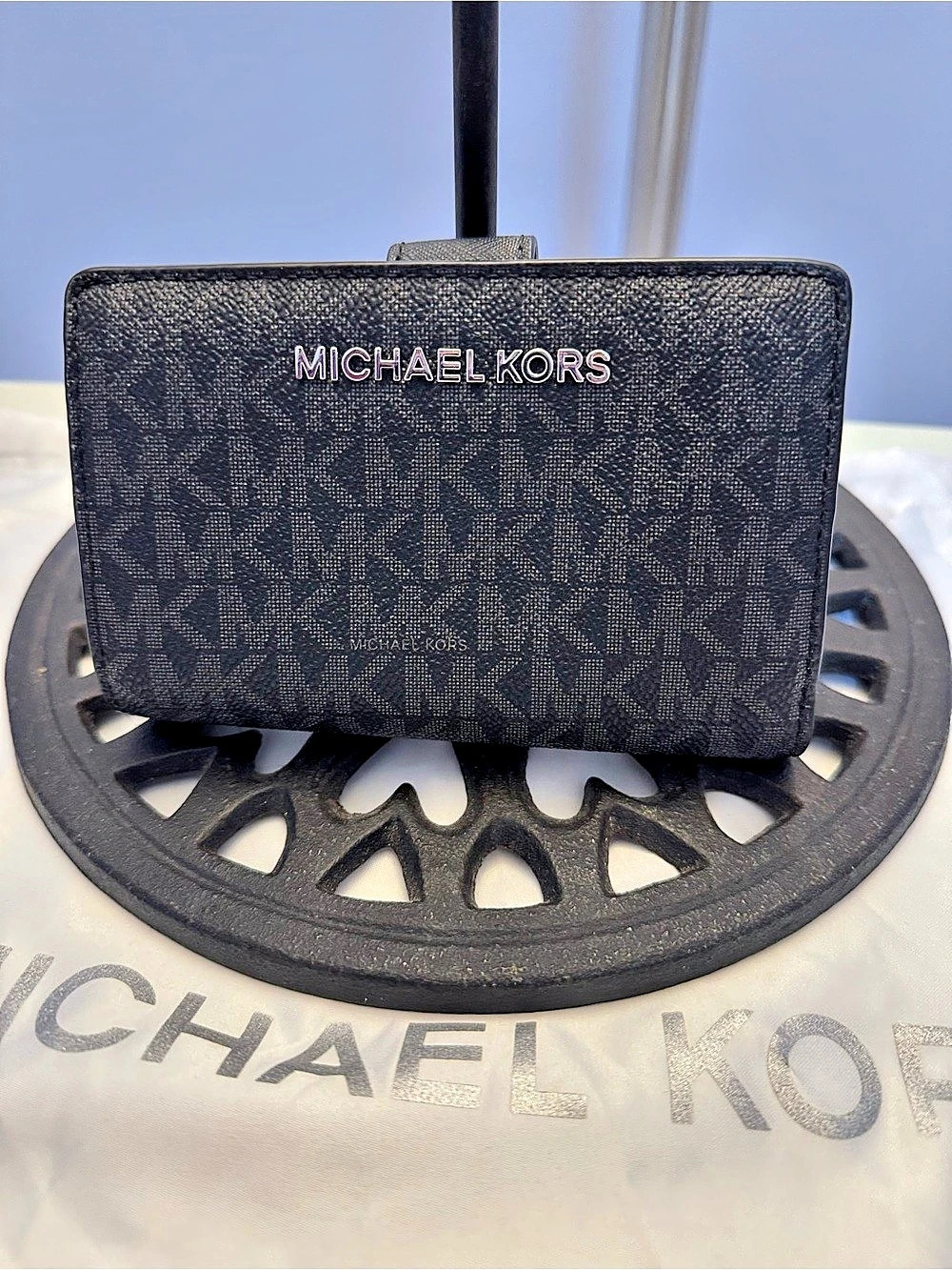 Michael Kors Jet Set Travel Medium Signature Logo Billfold Wallet Black